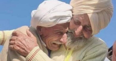 Sikh and Muslim two brothers meet at kartarpur corridor India Pakistan Kartarpur