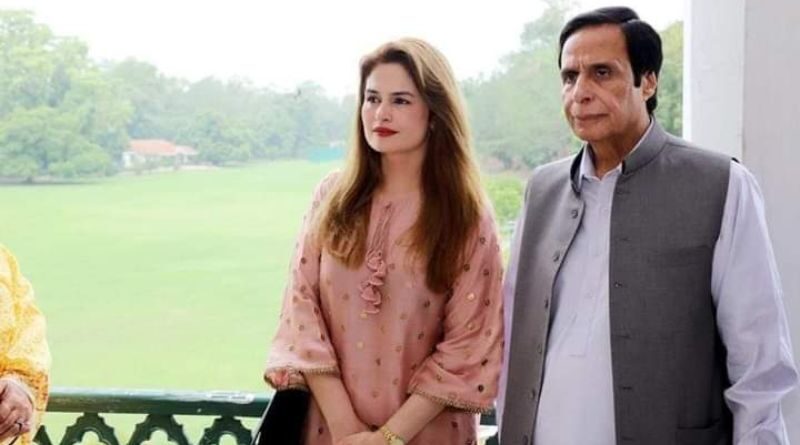 Hacker revealed about girl with CM Pervaiz Elahi in Picture